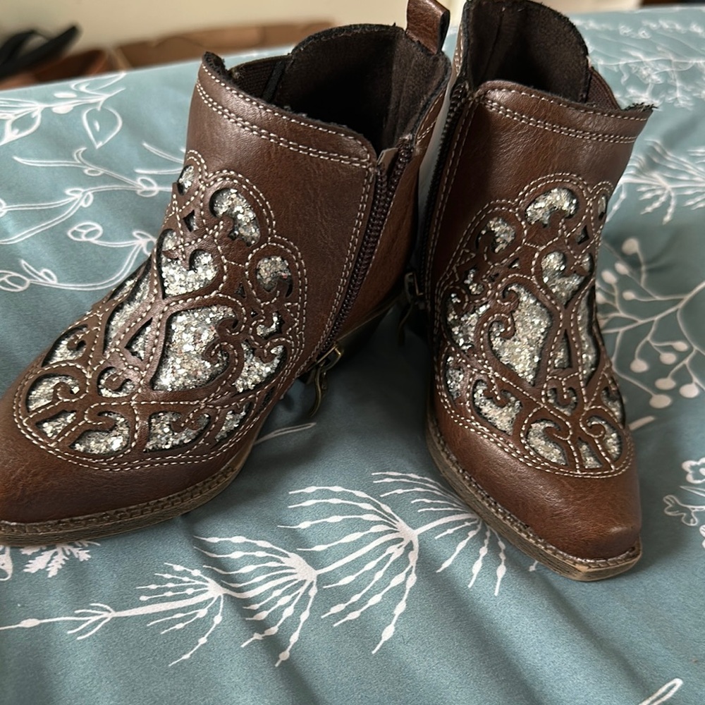 Ariat Brown and Silver Western Boots with Embroidery